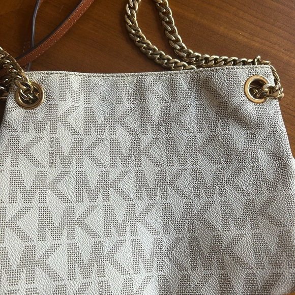 ‼️BF SALE!‼️Michael Kors Jet Set Signature Purse and Wallet Set - Picture 11 of 15